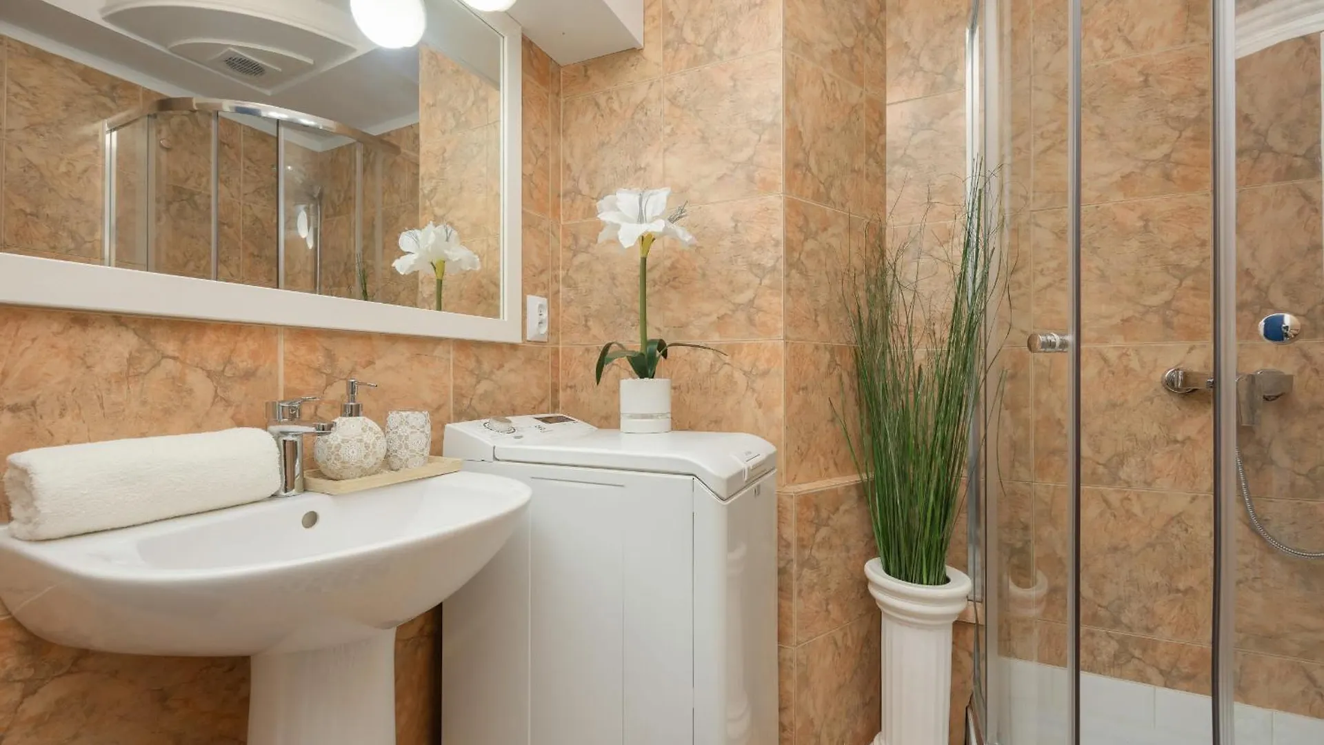 Spacious Apartment In The Warsaw City Center By Rent Like Home